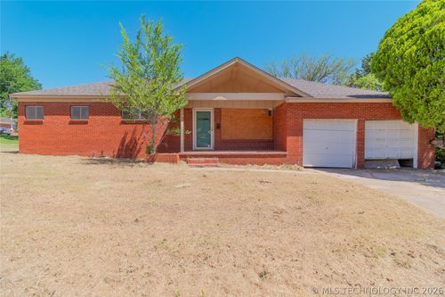 205 W Oak St, Drumright, OK, 74030-2833 | Card Image