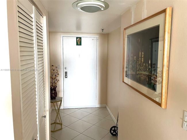 APT-1409 - 2625 Collins Ave, Condo with 1 bedrooms, 2 bathrooms and null parking in Miami Beach FL | Image 16