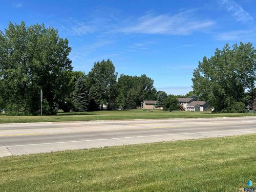 305 E Highway 38 Hwy Highway, Hartford, SD, 57033 | Card Image
