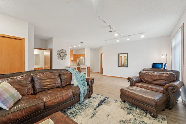 13-web-or-mls-Crystal Pl-1406-013.jpg | Image 6
