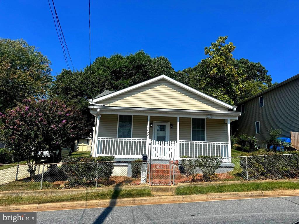 Crown St, Capitol Heights, MD 20743