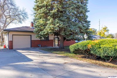 2911 Betty Street, House other with 3 bedrooms, 2 bathrooms and 1 parking in Bellevue NE | Image 1