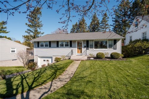 204 Salisbury Rd, Syracuse, NY, 13219-2562 | Card Image