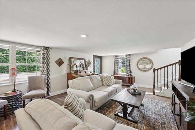 3231 Charles Ave, House other with 3 bedrooms, 2 bathrooms and 2 parking in Groves TX | Image 6