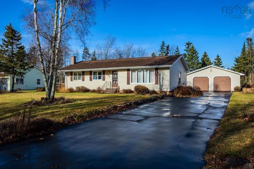 123 Forest Hill Dr, Valley, NS, B2N6K1 | Card Image