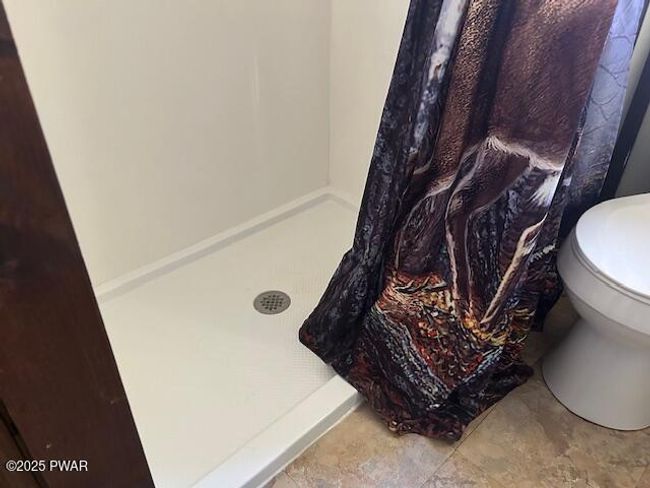 Walk-in Shower | Image 15