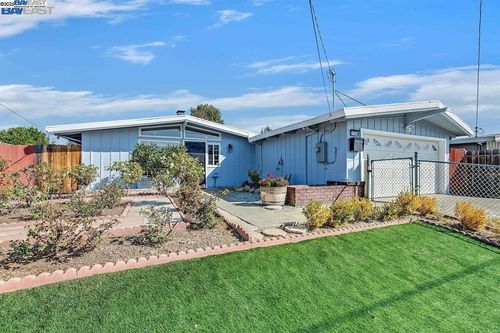 27584 La Porte Ave, Hayward, CA, 94545-4741 | Card Image