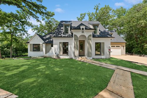 1107 Quassey Ave, Lake Bluff, IL, 60044-1411 | Card Image