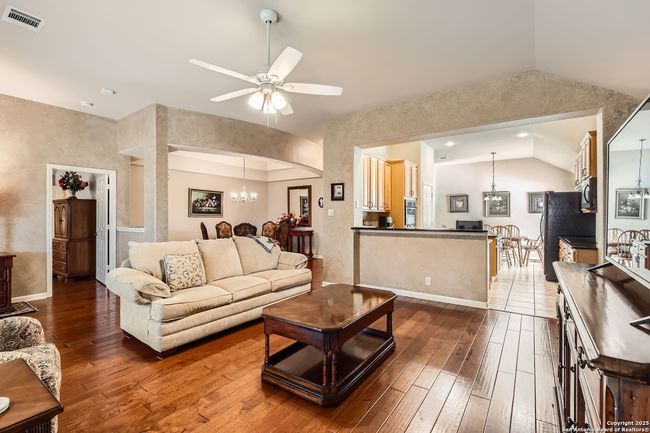 442 Flippin Ests, House other with 2 bedrooms, 2 bathrooms and null parking in Windcrest TX | Image 5
