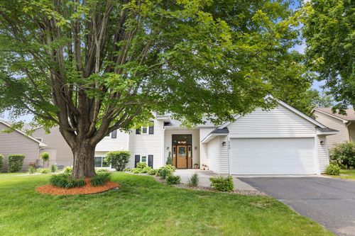 349 69th St N, Mahtomedi, MN, 55115-2251 | Card Image