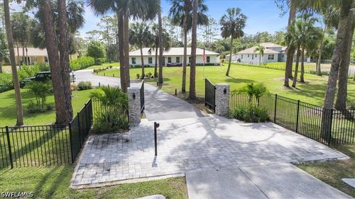 1440 8th St Ne, NAPLES, FL, 34120-3471 | Card Image