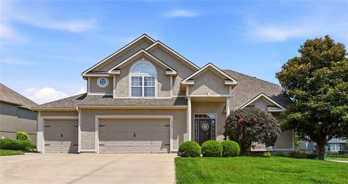 2500 Sw Kristin Dr, Lee's Summit, MO, 64082-4125 | Card Image