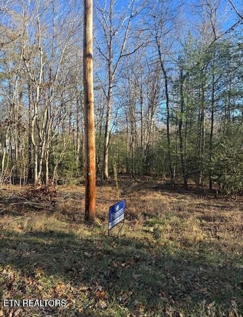 16 Wilbourn Ct, Crossville, TN, 38558-2823 | Card Image