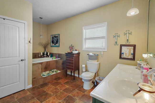 Primary Bathroom | Image 15