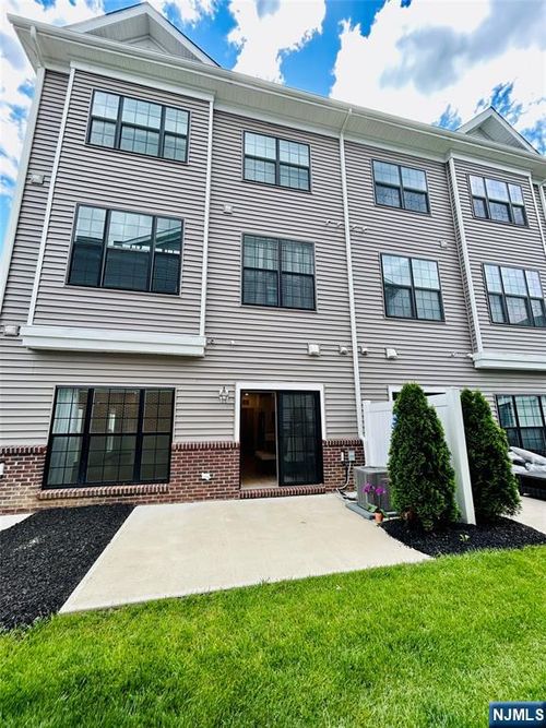 32 Harvest Way, Little Falls, NJ, 07424 | Card Image