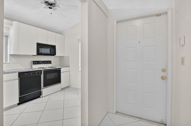 8129 Springtree Rd, Condo with 2 bedrooms, 2 bathrooms and null parking in Boca Raton FL | Image 5