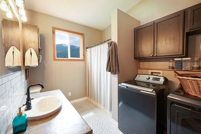 Bathroom/laundry area | Image 27