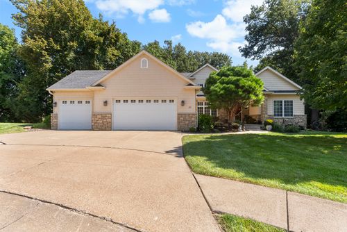 33 Chippiannock Place, Rock Island, IL, 61201 | Card Image