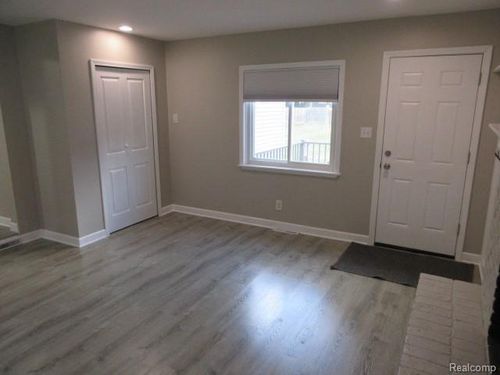 5364 Drayton Rd, Clarkston, MI, 48346-3710 | Card Image