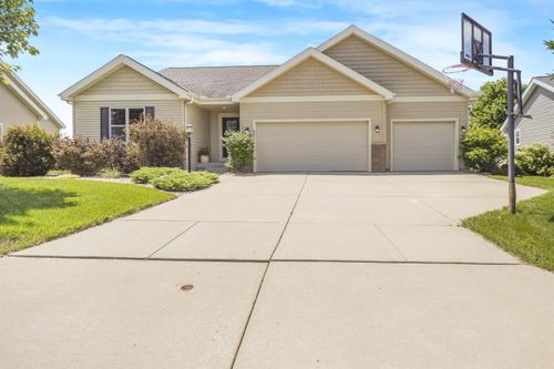831 Shooting Star Circle, DeForest, WI, 53532 | Card Image