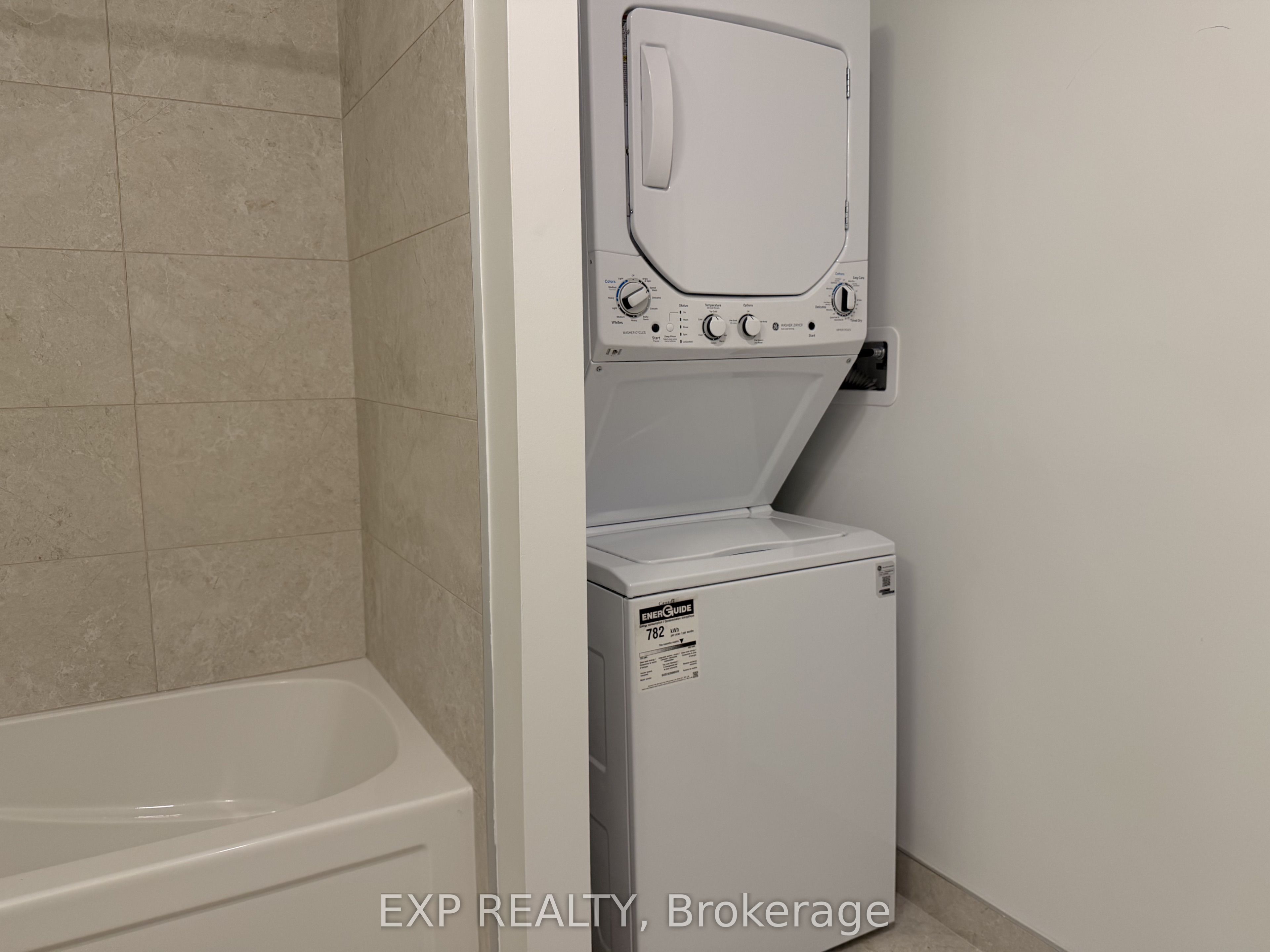 Residential Lease in Toronto E04 2