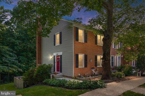 5201 Lonsdale Dr, SPRINGFIELD, VA, 22151-1728 | Card Image