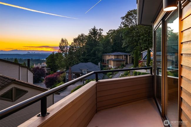 13707 Se 51 St Pl, House other with 4 bedrooms, 4 bathrooms and 2 parking in Bellevue WA | Image 18