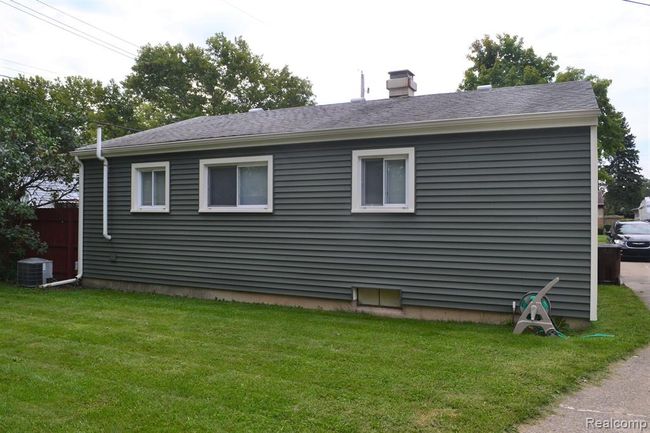 909 Kendon Drive, Home with 3 bedrooms, 1 bathrooms and null parking in Lansing MI | Image 3