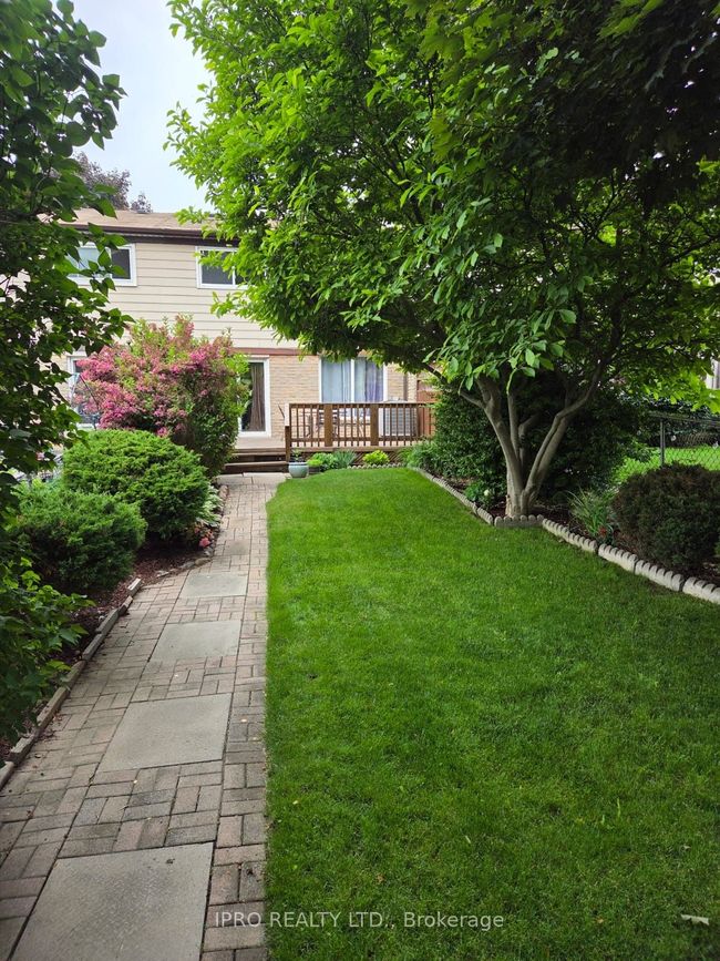 238 Royal Salisbury Way, House attached with 3 bedrooms, 2 bathrooms and 3 parking in Brampton ON | Image 44