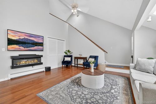 51 Hickory Hill Ln, Tappan, NY, 10983-1826 | Card Image