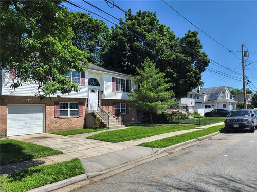 1056 Arthur St, Uniondale, NY, 11553-3104 | Card Image