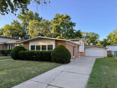 900 W Strieff Ln, Glenwood, IL, 60425-1318 | Card Image