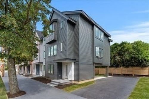 18-2 Elm St, Newton, MA, 02465-1806 | Card Image