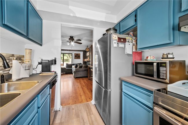 301 Holland Ct, Townhouse with 2 bedrooms, 2 bathrooms and 1 parking in Coraopolis PA | Image 12