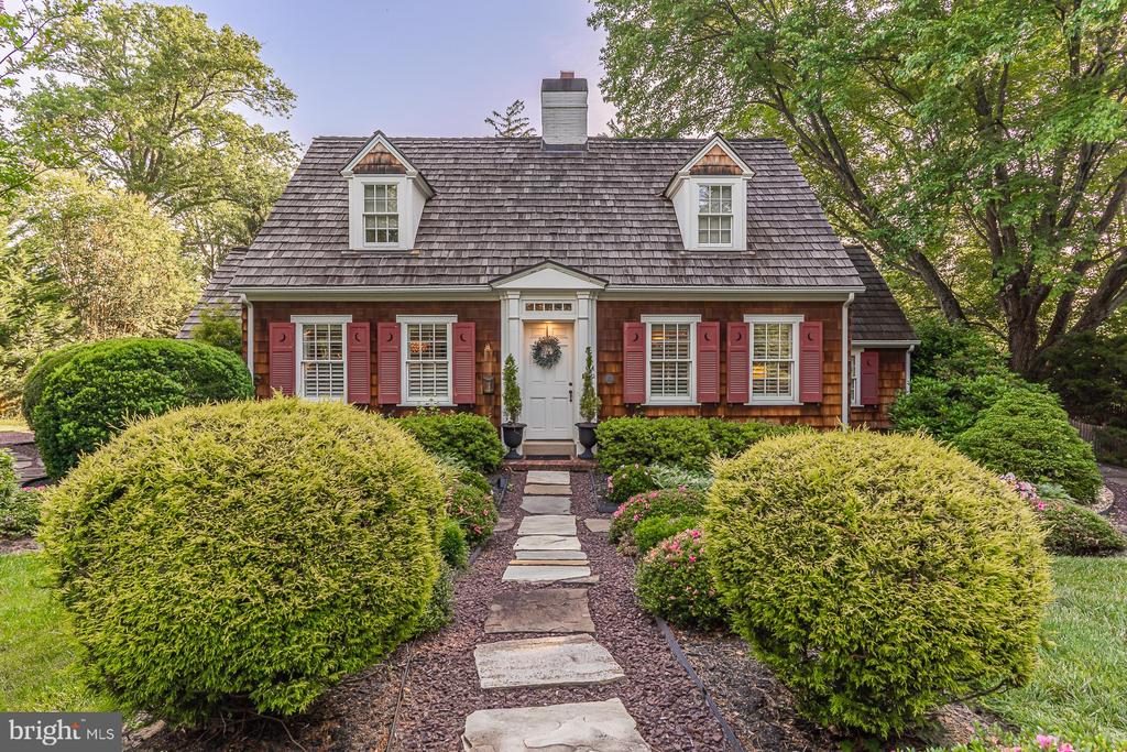 Broad St, Falls Church, VA 22046