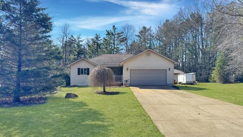 7986 Quarter Rd, Cadillac, MI, 49601-8582 | Card Image