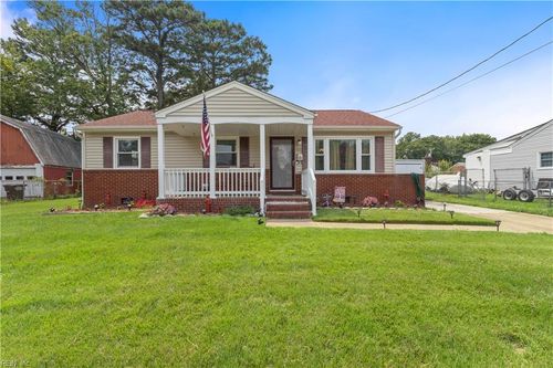 402 Bertha Ln, Portsmouth, VA, 23701-2216 | Card Image