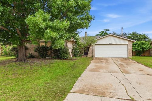 3914 Willowood Ln, Grand Prairie, TX, 75052-6917 | Card Image