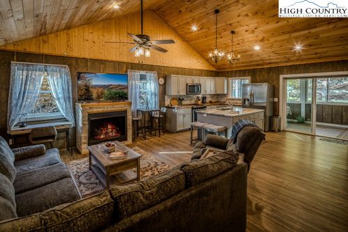 222 Lake Rd, Beech Mountain, NC, 28604-8117 | Card Image