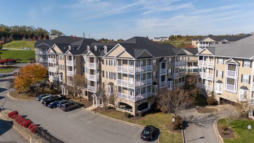 2635 Suncrest Vlg, Morgantown, WV, 26505-3843 | Card Image