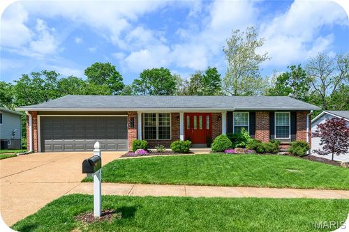5639 Chalet Manor Ct, Saint Louis, MO, 63129-4106 | Card Image