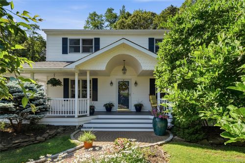 8 Harrison Ave, Setauket, NY, 11733-4012 | Card Image