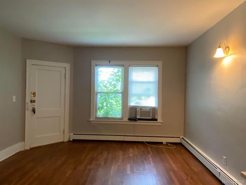 1127 Beaconsfield 1s Avenue, Grosse Pointe Park, MI, 48230 | Card Image