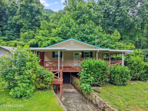 757 Blowing Cave Rd, Sevierville, TN, 37876 | Card Image