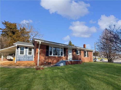 902 Welborn Ave, Wilkesboro, NC, 28697-2222 | Card Image