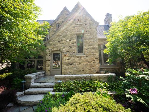 2544 N 91st Street, Wauwatosa, WI, 53226 | Card Image
