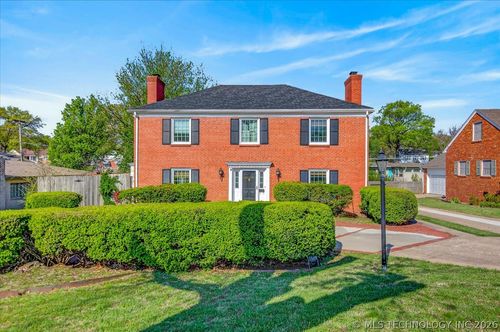 1529 Hillcrest Dr, Bartlesville, OK, 74003-5933 | Card Image