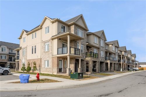 36-40 Zinfandel Dr, Stoney Creek, ON, L8E0L1 | Card Image