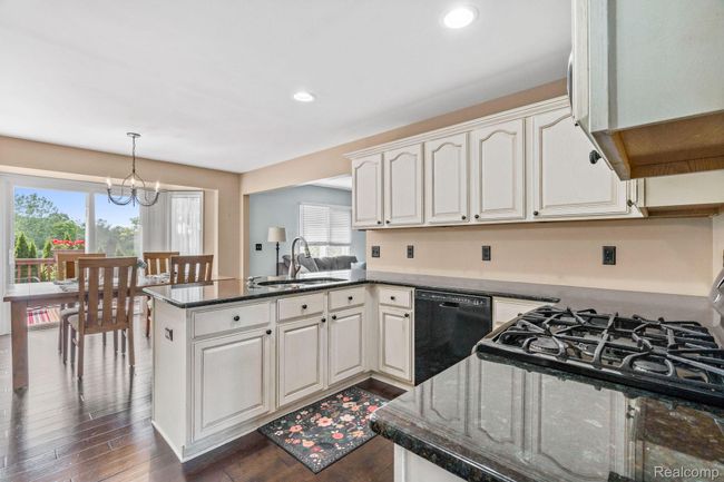 14-web-or-mls-4096 Villager Dr-14.jpg | Image 11