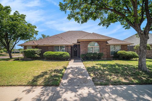 5501 Gateway Ln, Arlington, TX, 76017-1952 | Card Image
